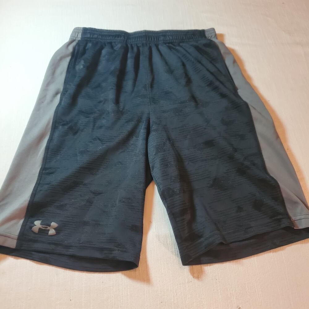 Under Armour Shorts Boys Size LG Black-Gray